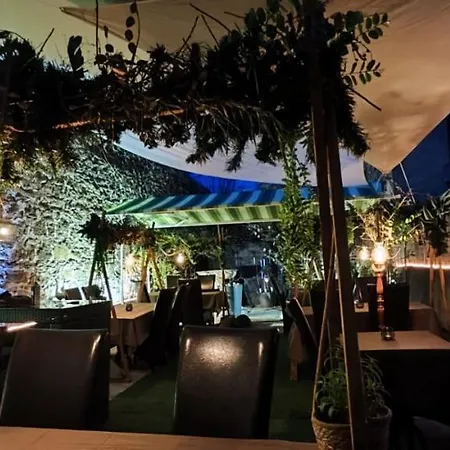 Logis Restaurant Entre Nous فندق Langeac